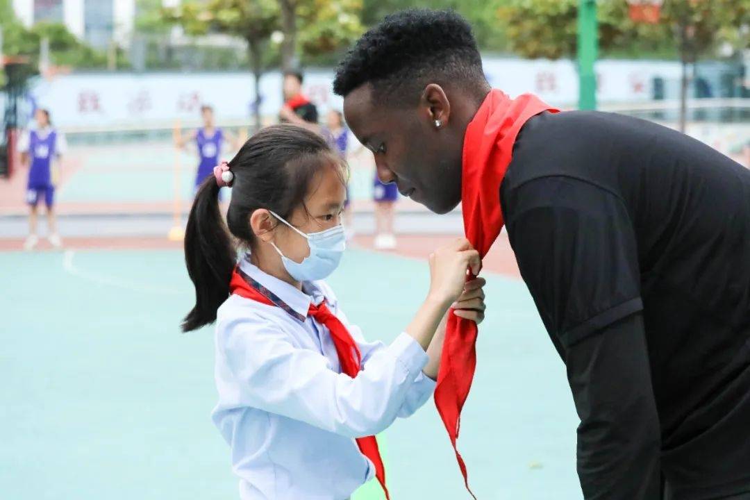 青少年篮球爱好者怎样进行有效的战术训练?_1