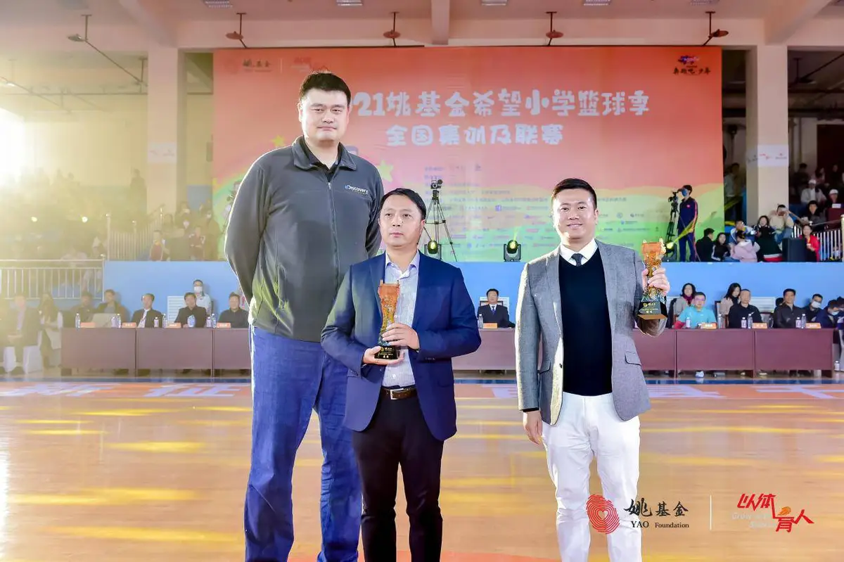 老年篮球爱好者如何练习控卫技巧_1
